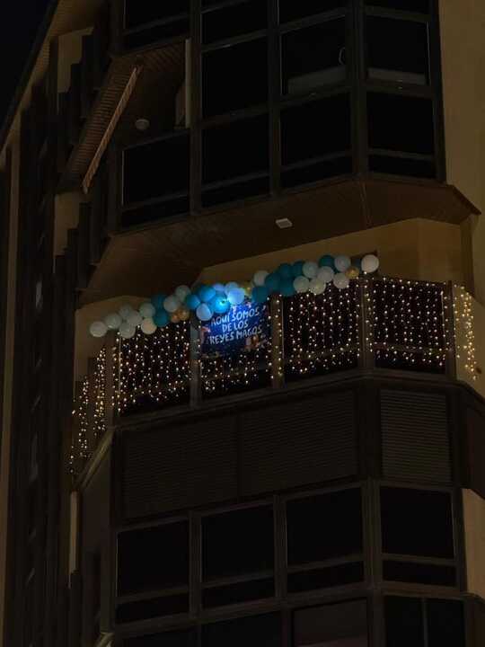 Pancarta Reyes balcón Zamora