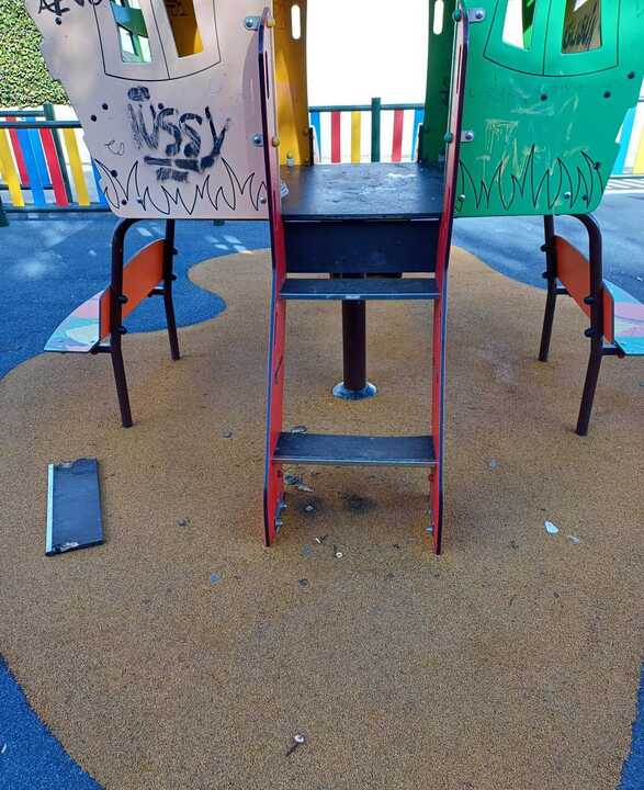 Destrozos parque Morales del Vino_2