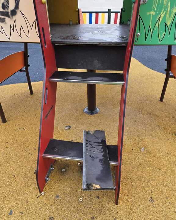 Destrozos parque Morales del Vino_3