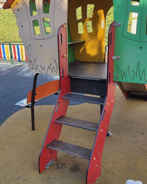 Parque infantil Morales del Vino reparado_2