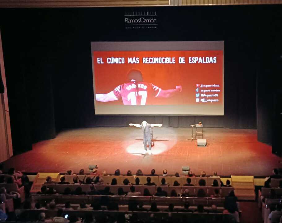 Vaquero en su actuación en el Teatro Ramos Carrión