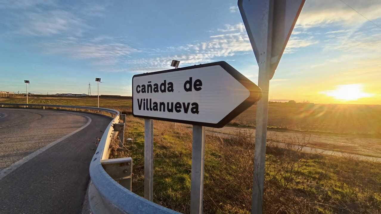 Cartel de la Cañada de Villanueva en la carretera