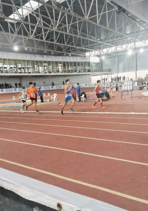 S ADRIAN COM PITIENDO