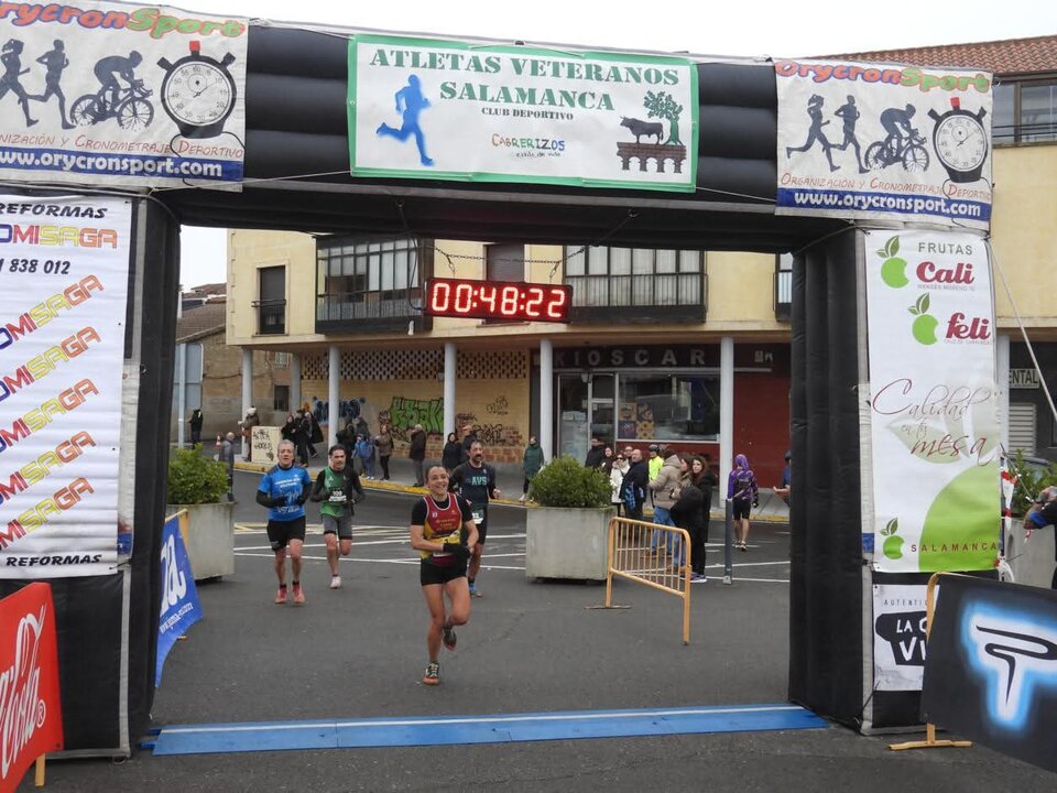 Veronica Sanchez entrando vencedora