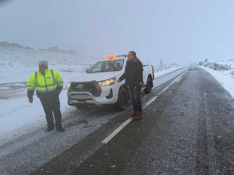 Trabajos para despejar la nieve de las carrereteras  Diputación de Zamora _4