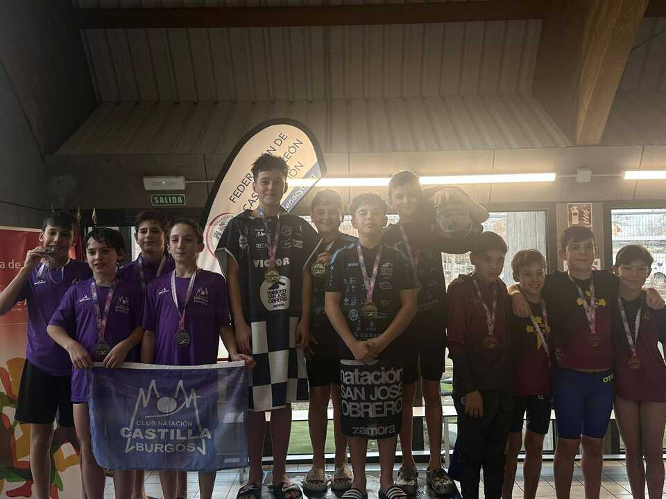 Los equipos con las medallas