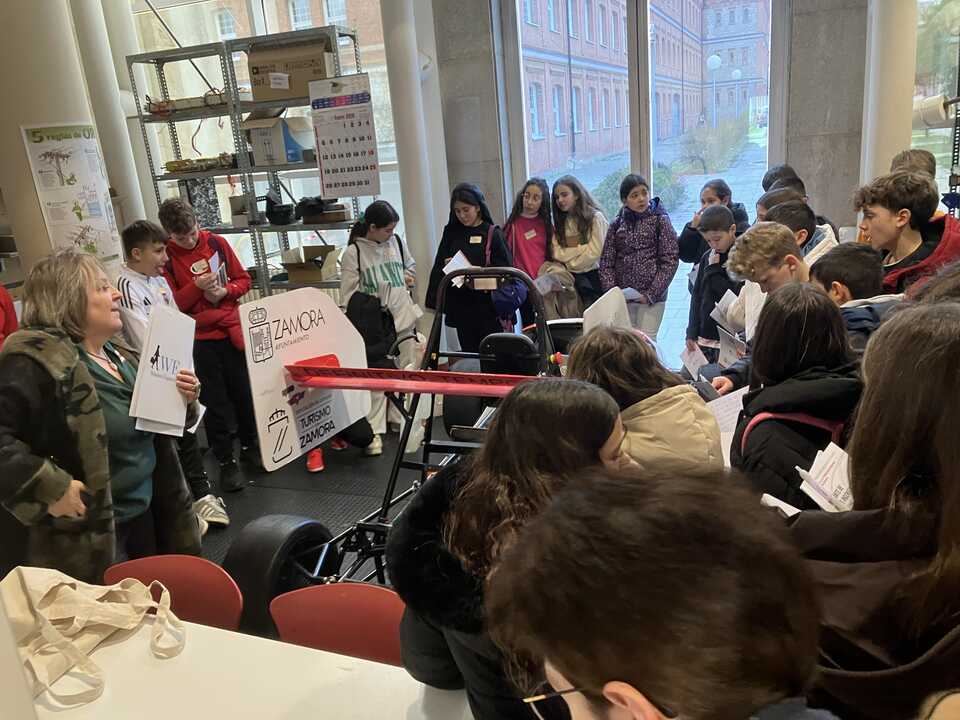 Visita alumnos de primaria de Villaralbo a la Escuela Politécnica de Zamora_5