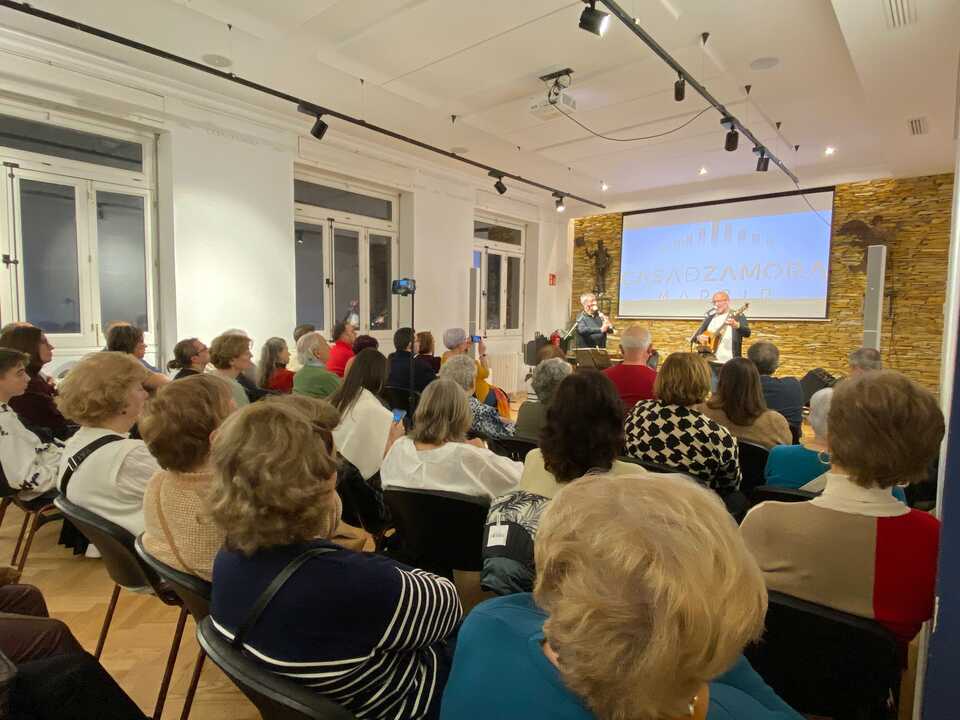 JAMBRINA Y MADRID FOLK - FILAS DELANTERAS