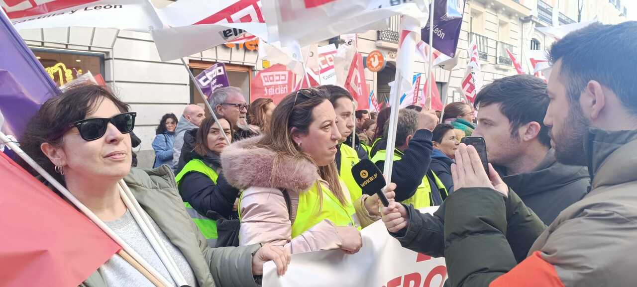 ZAmoranos en manifstación contra Tableros Losán en Ministerio de Hacienda en Madrid