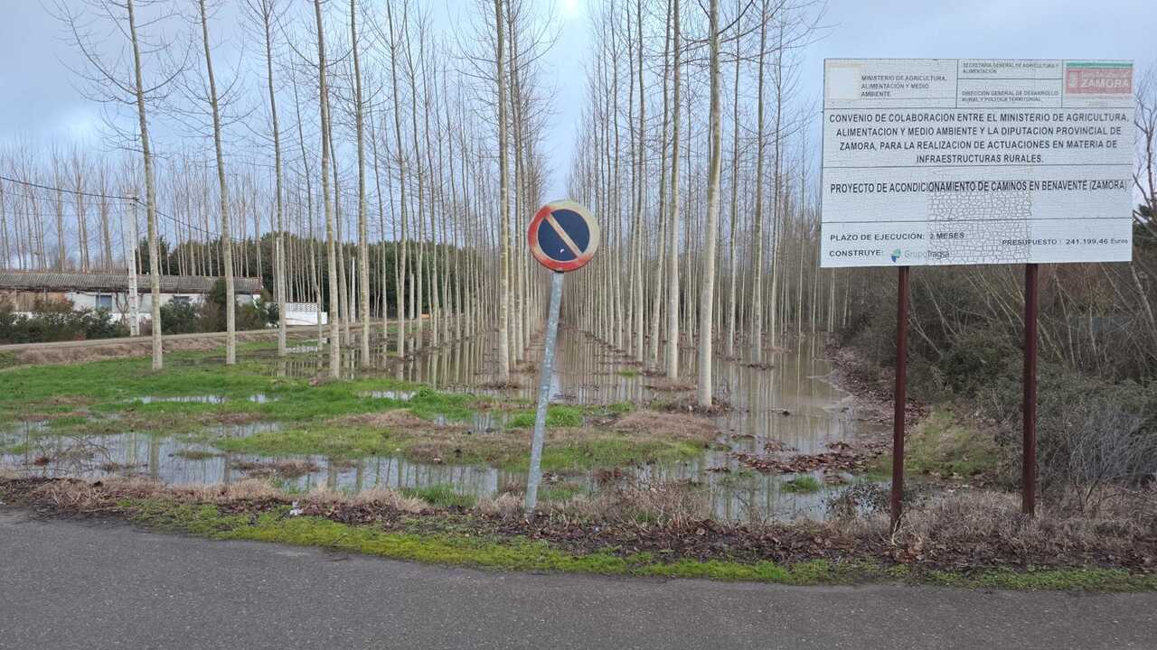  Policía Local de Benavente ha procedido a cortar el acceso al Camino de las Huertas (6)