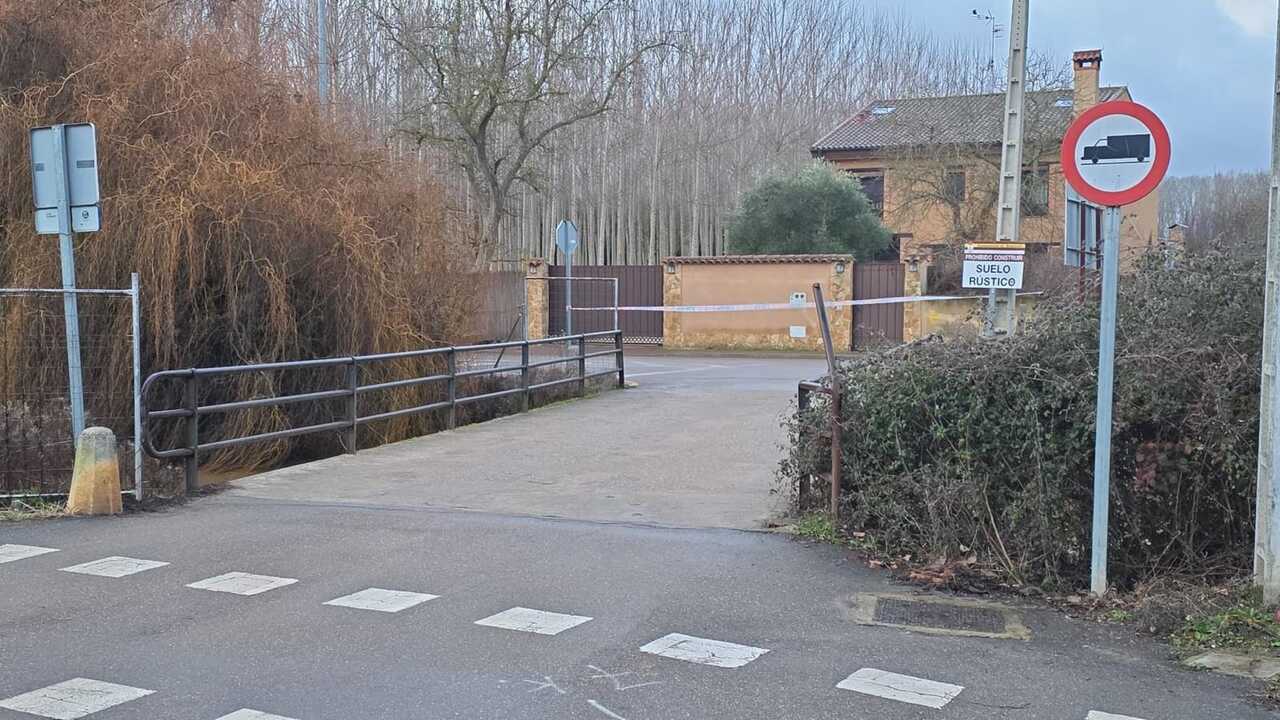  Policía Local de Benavente ha procedido a cortar el acceso al Camino de las Huertas (5)