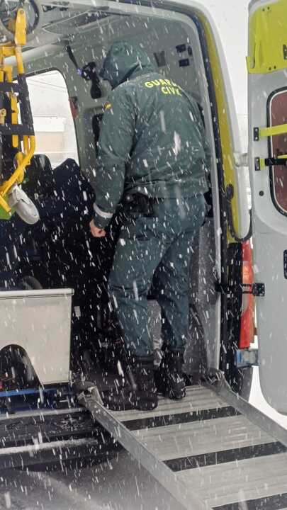 Ambulancia atrapada en la nieve en Vime de Sanabria