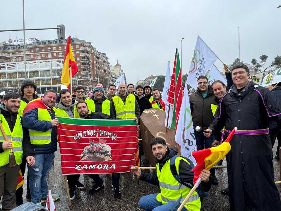 Zamora presente en la manfieistación por el campo en Madrid  (1)