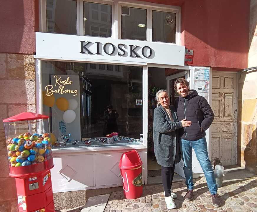 Juan Carlos Manzano y su pareja en el Kiosko de Balborraz