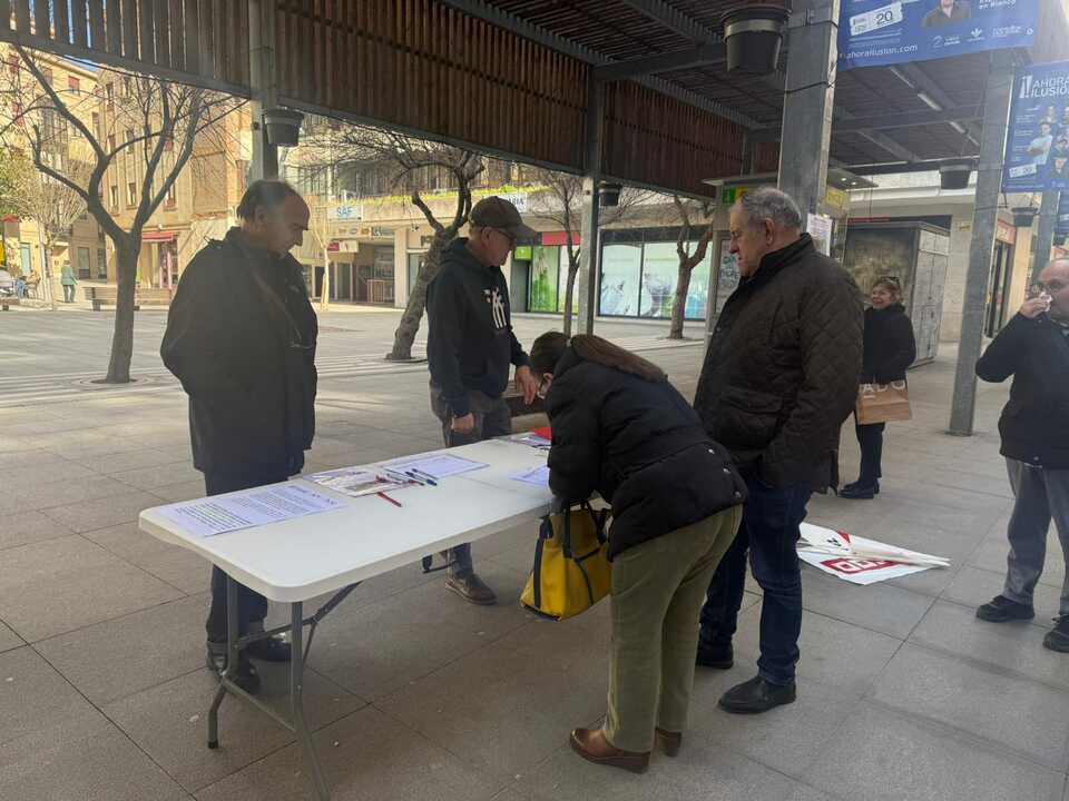 Recogida de firmas para que se mantenga abierta la residencia de los Tres Árboles