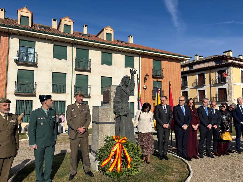 Homenaje 550 aniversario de la Batalla de Toro, estatua de Isabel la católica