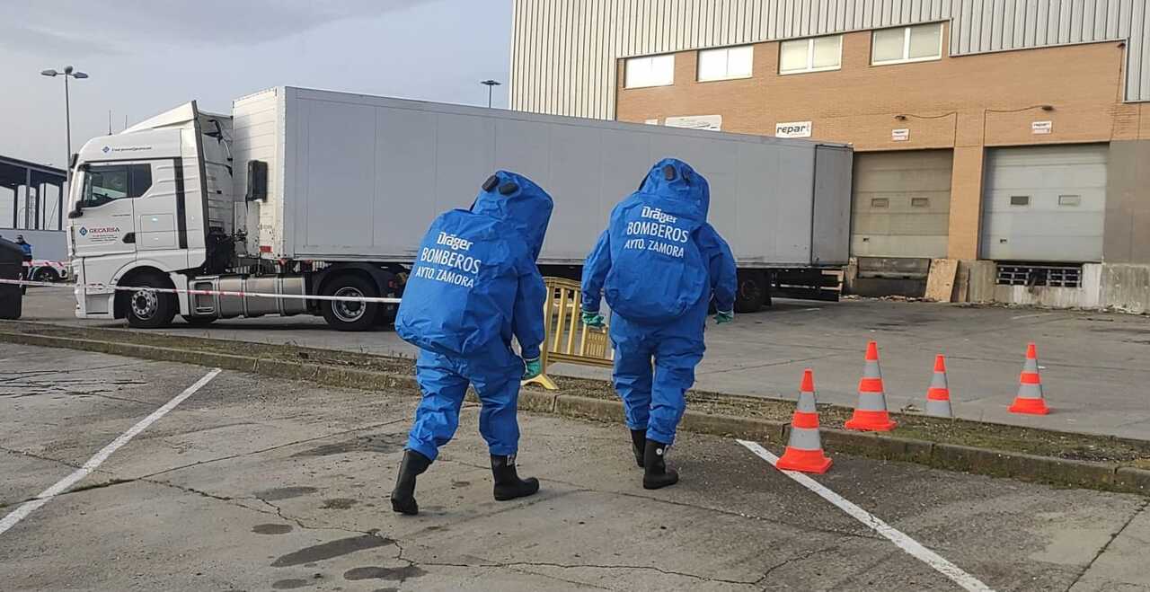 Derrame de material corrosivo en el Centro de Transportes de Zamora (5)
