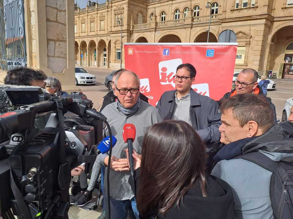 Félix Alonso en su visita a Zamora atiende a los medios de comunicación