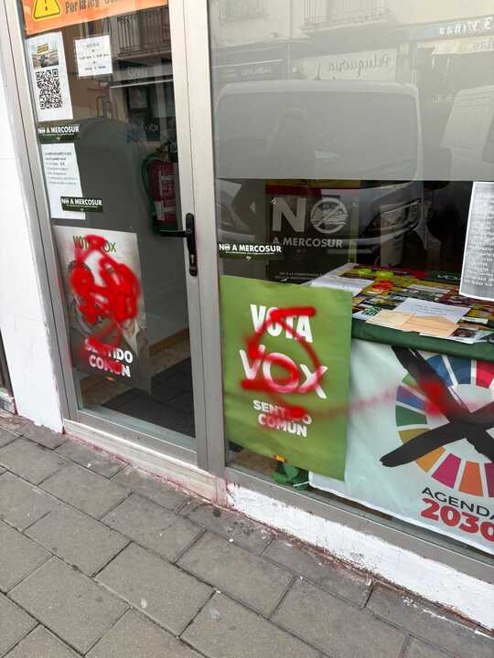 Pintadas sede de Vox Zamora_2