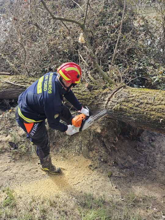 Bomberos de Toro actuación en caminos_3