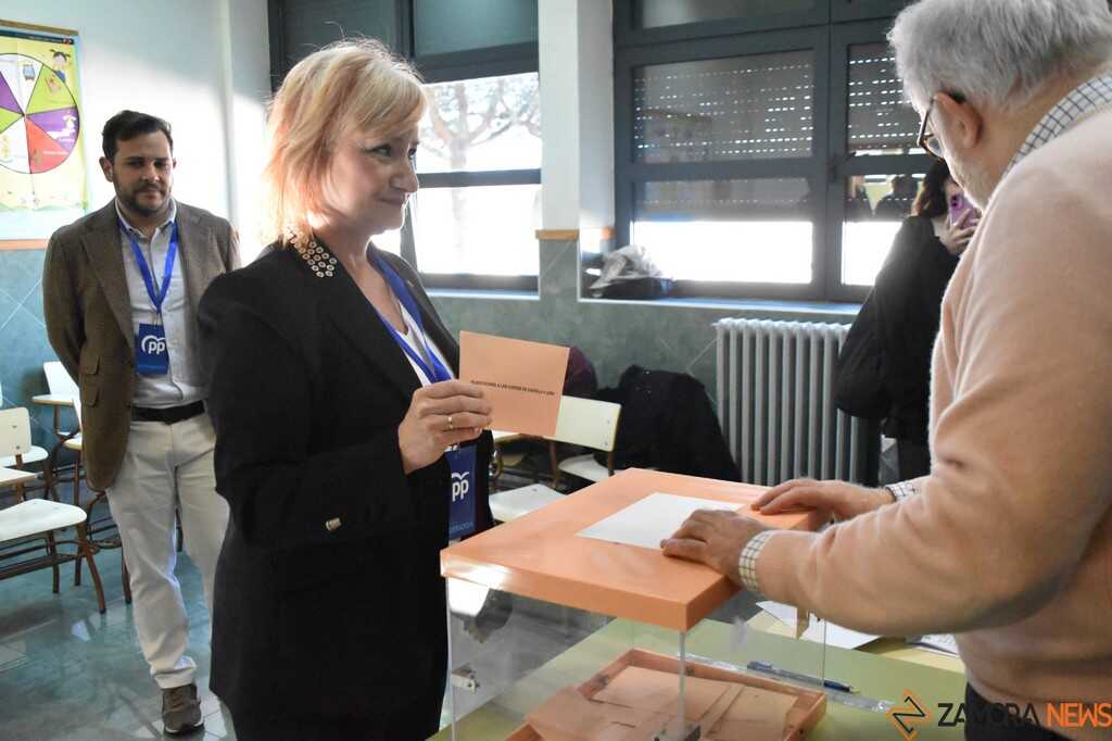 Leticia García vota Elecciones 15M _3