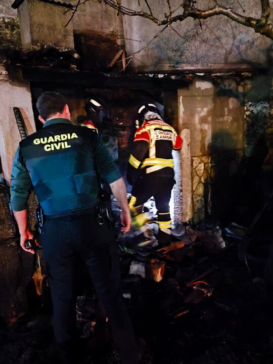 Incendio anexo a una vivienda Almeida de Sayago _2