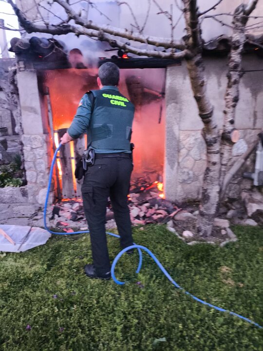Incendio anexo a una vivienda Almeida de Sayago _3