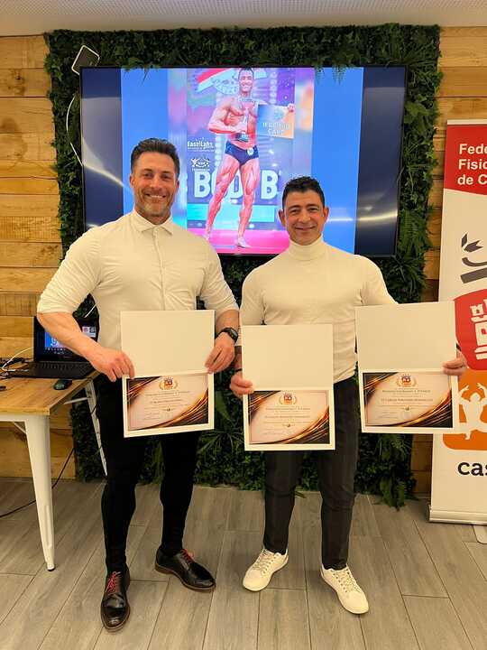 Rubén Prieto y Juan Carlos Seronero muestran sus premios