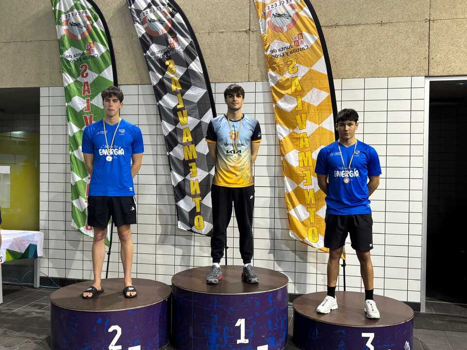 Guillermo Revilla en el podio