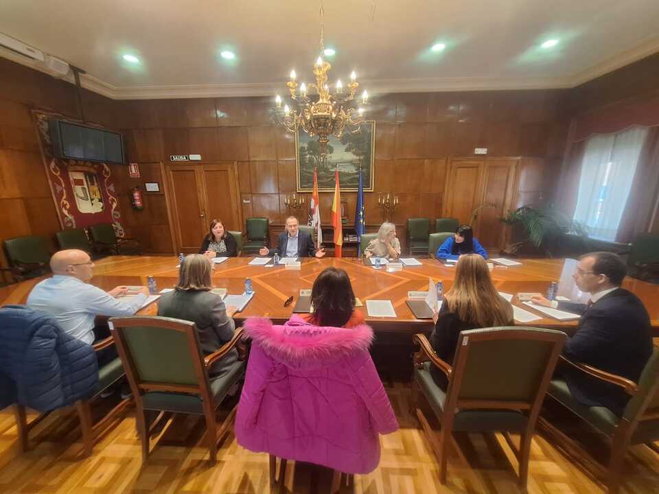 El subdelegado del Gobierno informa a los municipios que pueden acceder a las ayudas