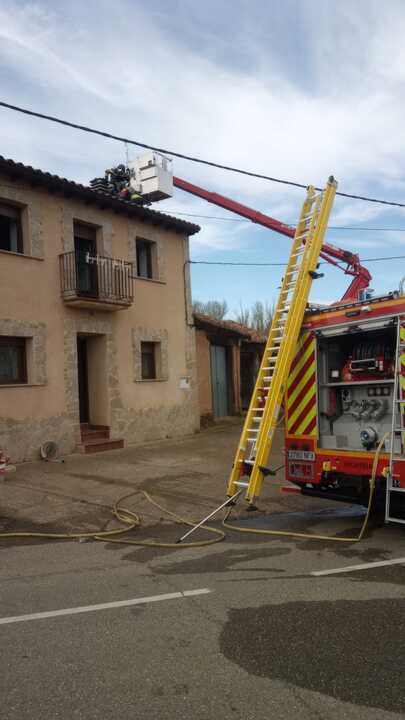 incendio vivienda en Uña de Quintana  (3)