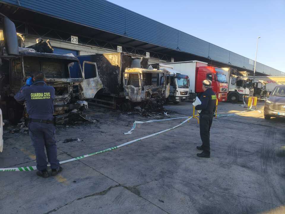 Investigación seis camiones calcinados centro de transortes de Benavente
