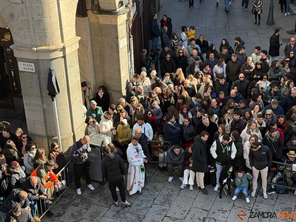 Lotero de la ONCE vestido de cofrade _2