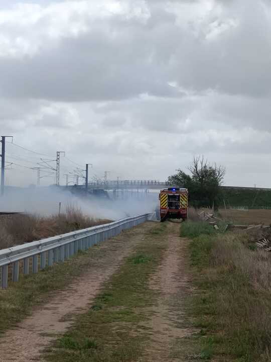 Incendio Coreses próximo vía del AVE  (2)