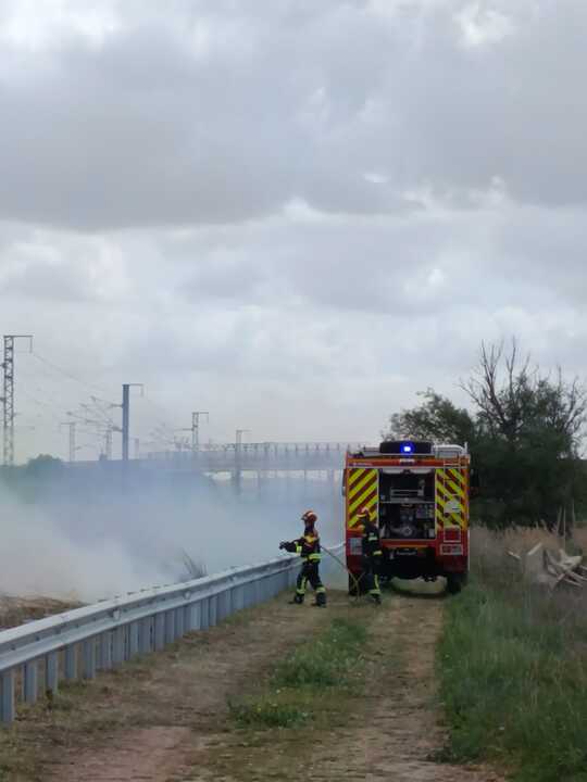 Incendio Coreses próximo vía del AVE  (3)