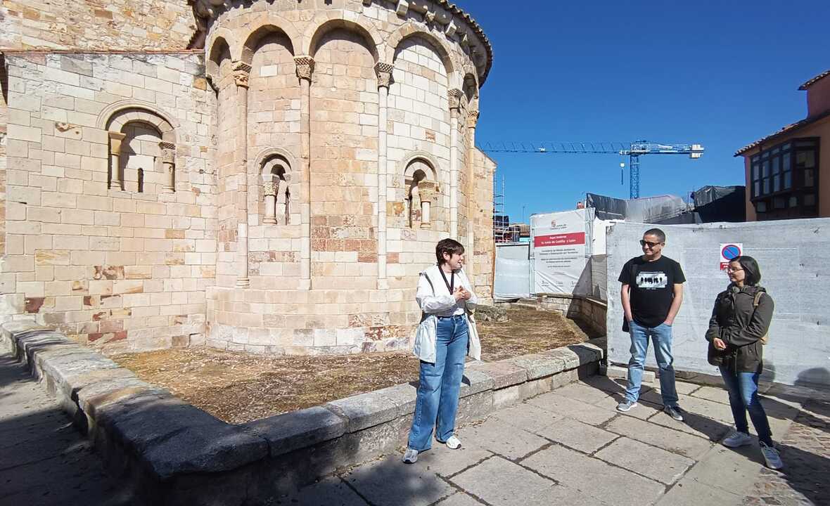 Bea Barrios inicia la ruta en la Iglesia de Santa María la Nueva