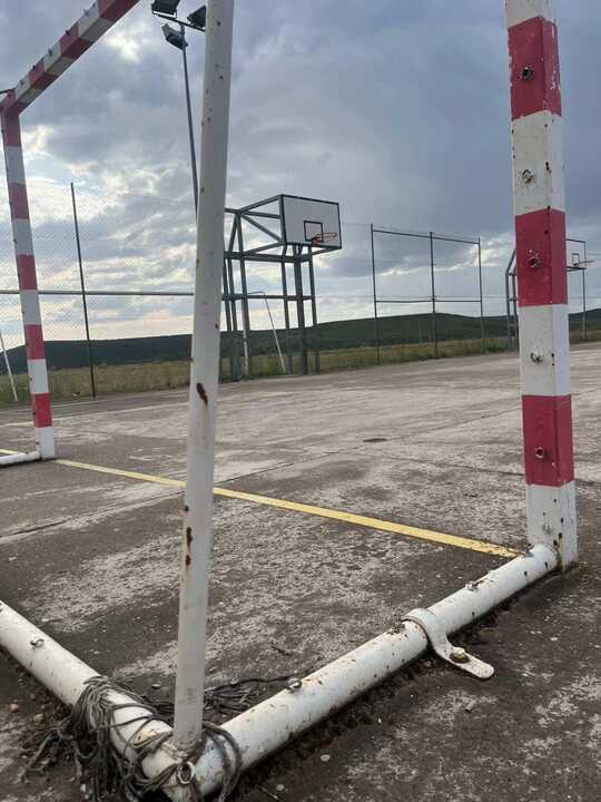 Vecinos de Carrascal denuncian el abandono del parque infantil y la pista deportiva (4)