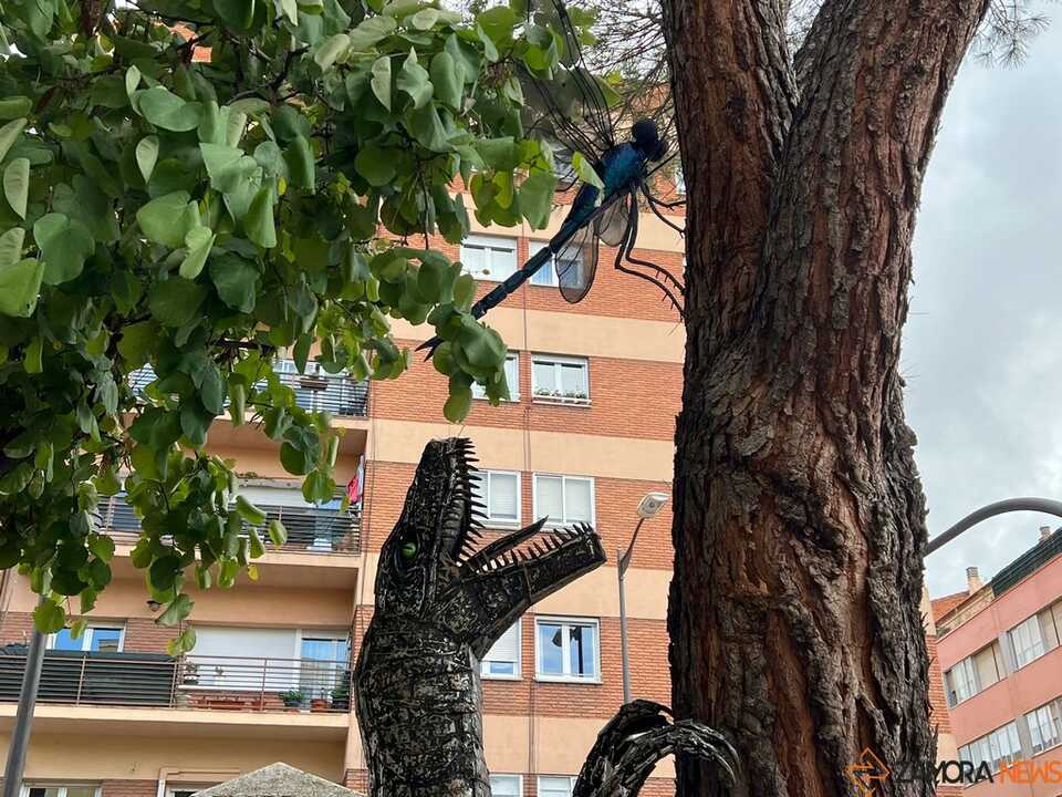 Dinosaurio Zamora, obra alumnos Técnicas Escultóricas de Zamora _2