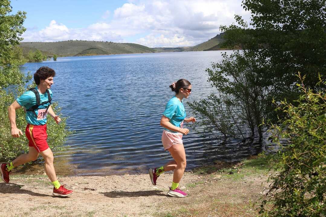 2026-05-03.- Corredores Zangarun en el embalse de Ricobayo