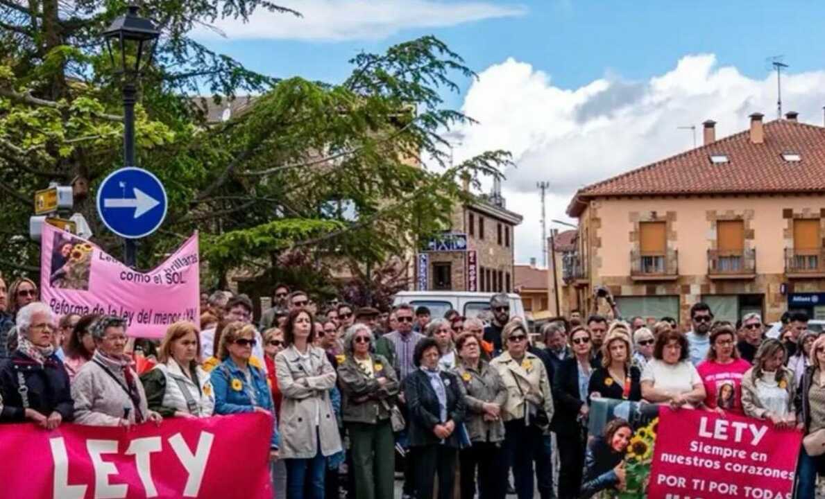 Concentración en memoria de Leticia Rosino en Tábara (2)
