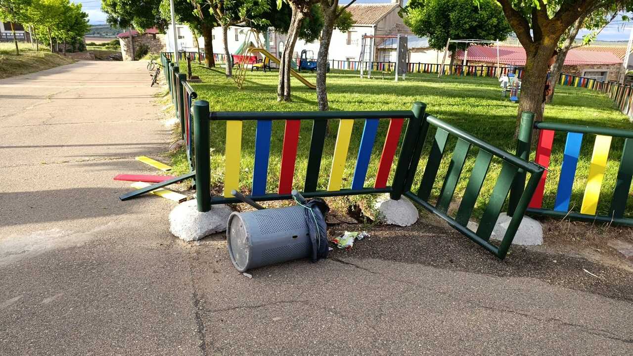 Parque de Losilla vandalizado1
