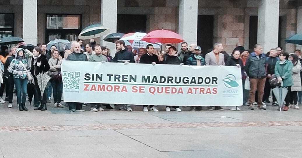 Pancarta que reclama un tren madrugador para Zamora