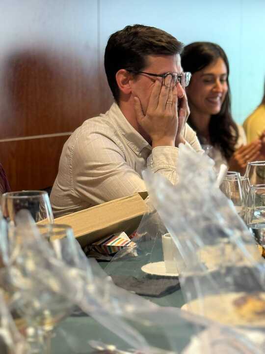 Tomás González emocionado en su despedida