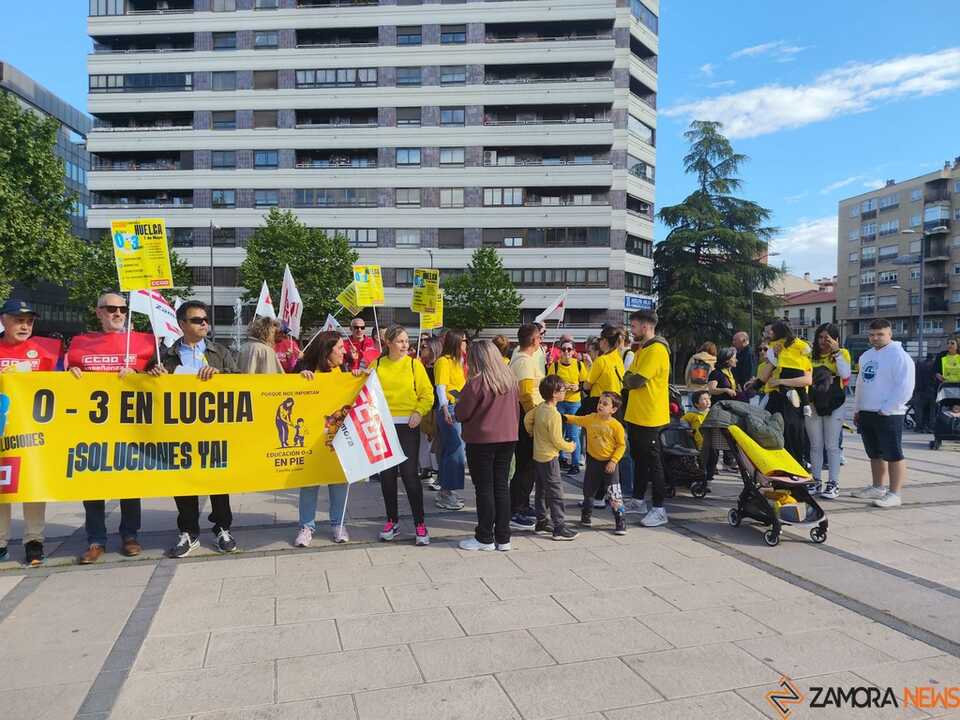 Protestas educadoras infantiles en Zamora _3