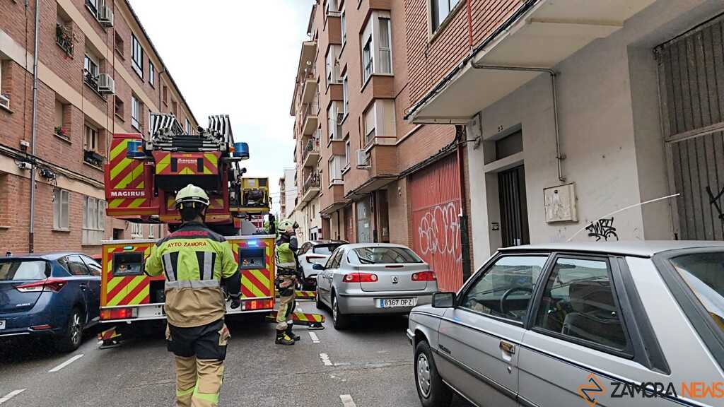 Bomberos y emergencias sanitarias calle Pizarro _4