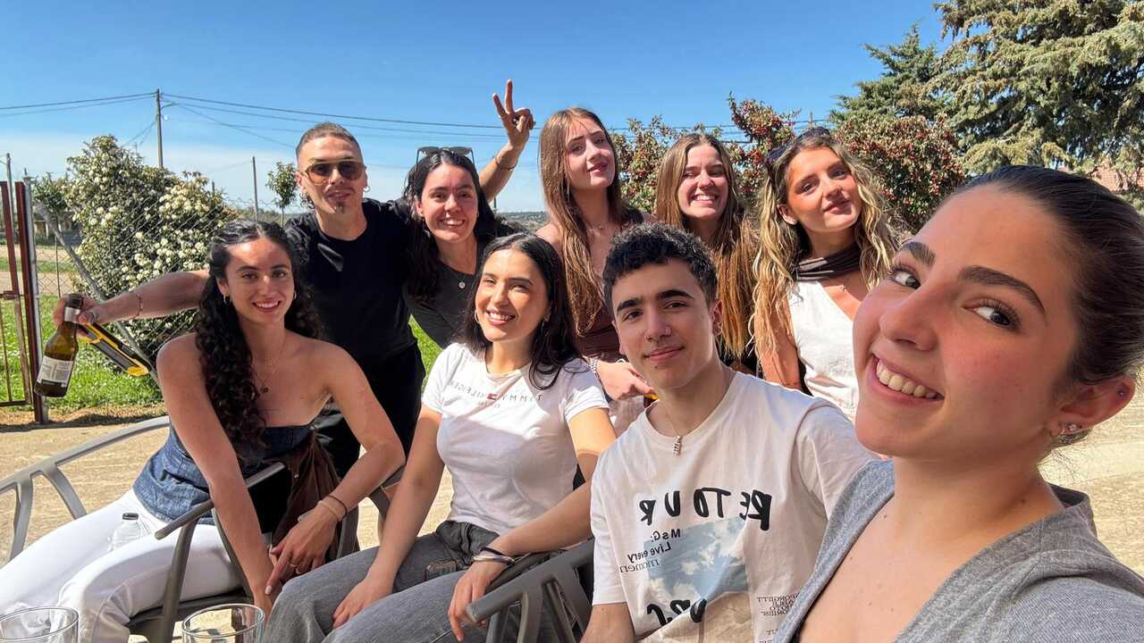 Paula Crespo con sus amigos