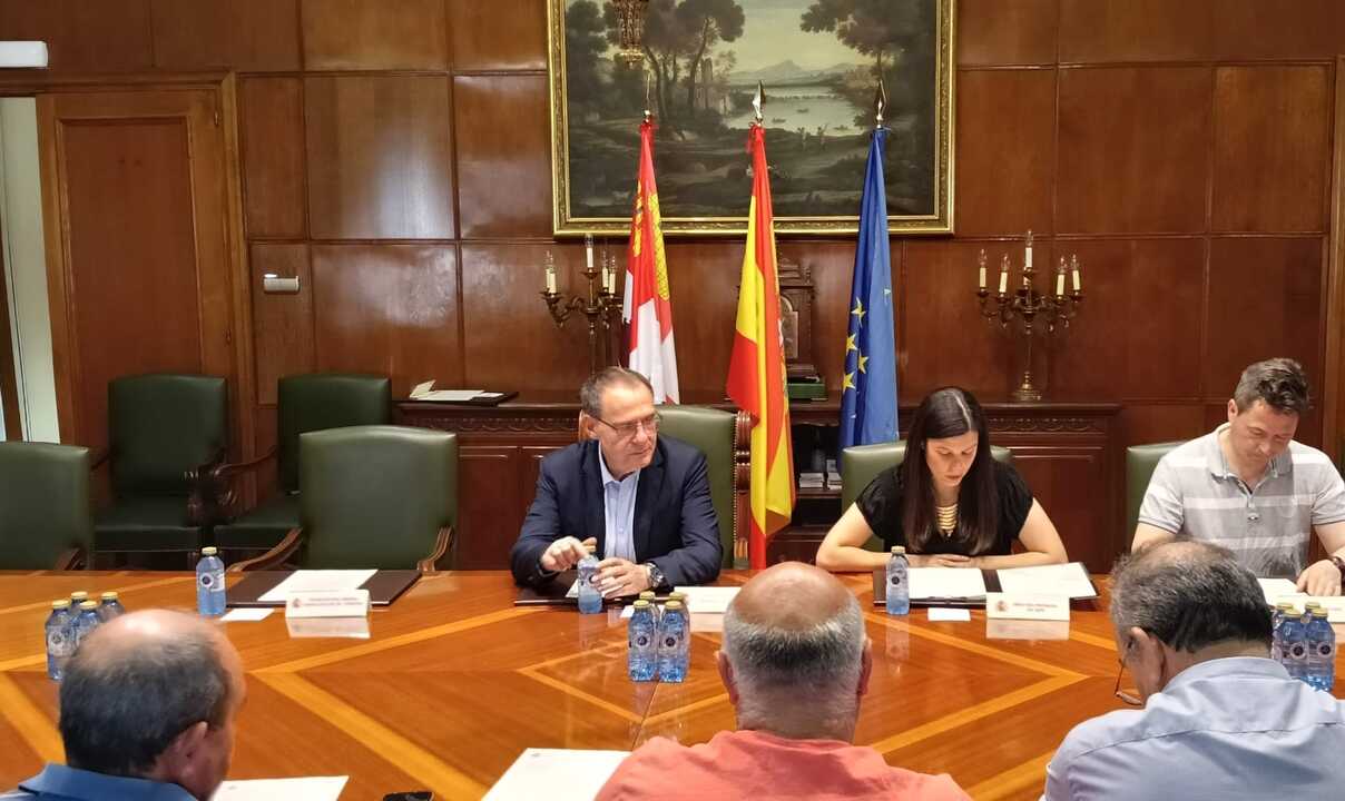 Reunión del Subdelegado del Gobierno con alcaldes