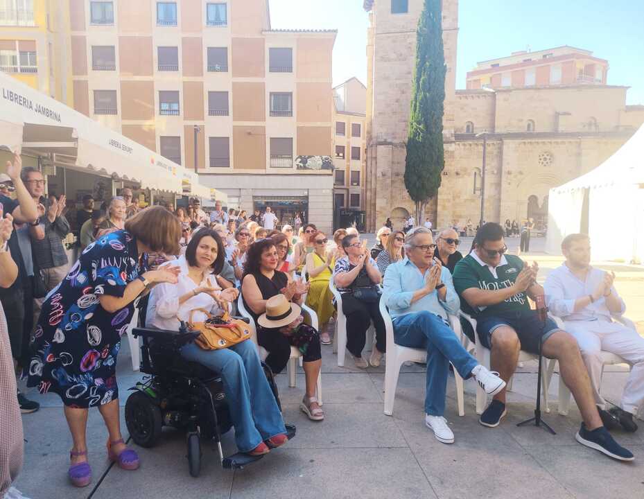 Asistentes al homenaje