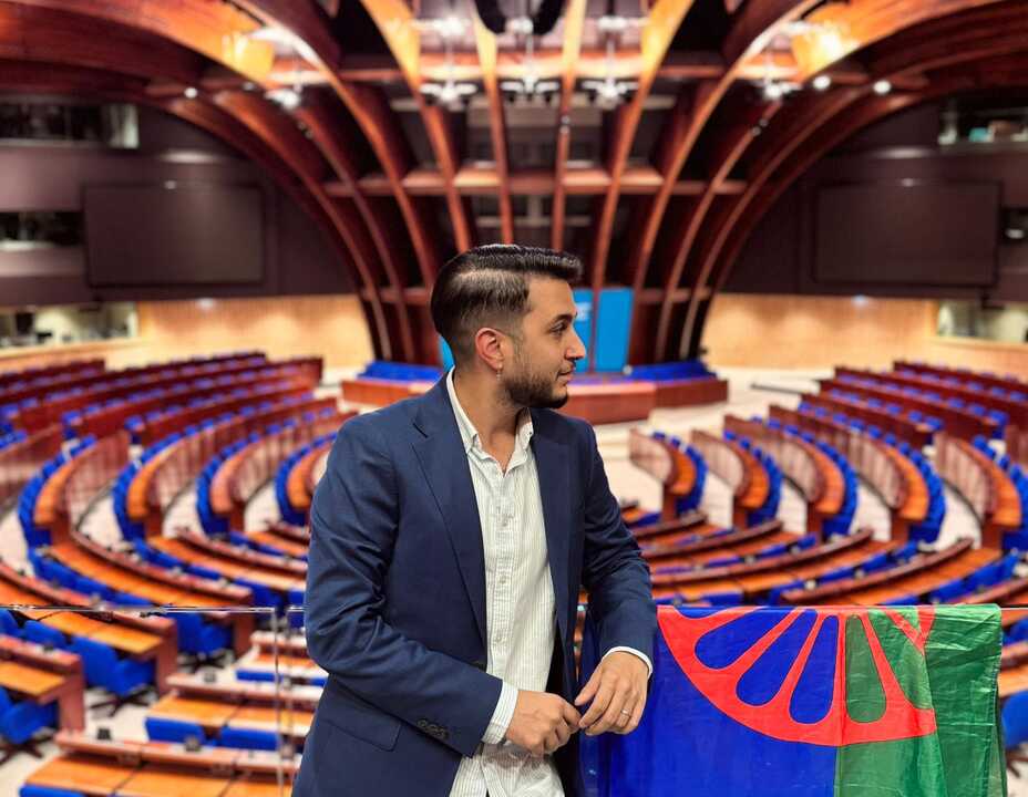José Santos en el Consejo de Europa. Participando en un evento europeo con gitanos de distintos países de Europa.