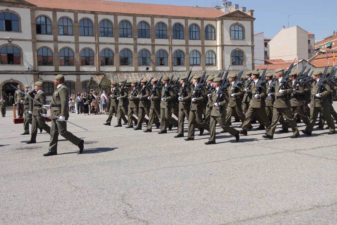 Zamora participa en el acto central de San Fernando en el acuartelamiento “General Arroquia”